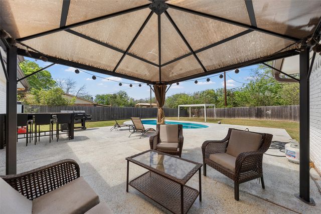 128 E Johnson Street, Hewitt, TX 76643