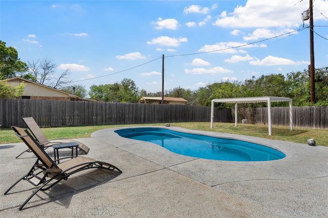 128 E Johnson Street, Hewitt, TX 76643