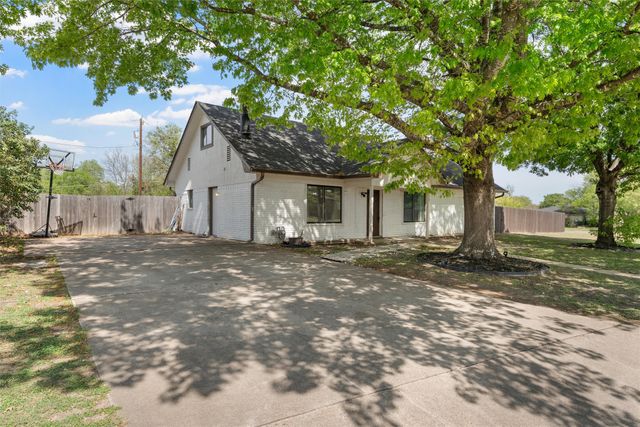 128 E Johnson Street, Hewitt, TX 76643