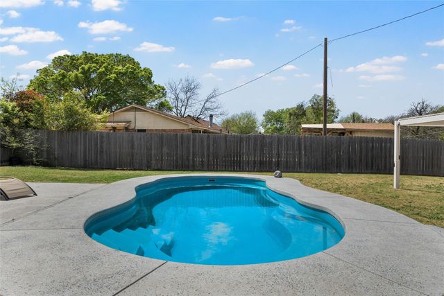 128 E Johnson Street, Hewitt, TX 76643