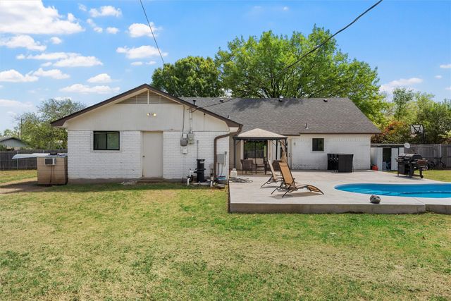 128 E Johnson Street, Hewitt, TX 76643