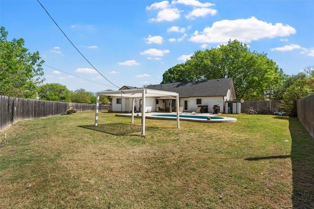 128 E Johnson Street, Hewitt, TX 76643