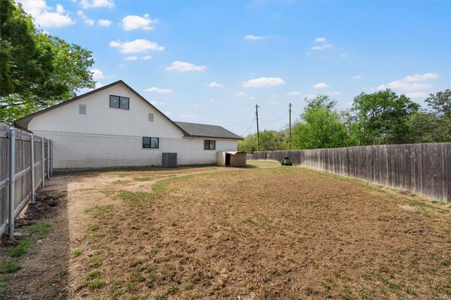 128 E Johnson Street, Hewitt, TX 76643