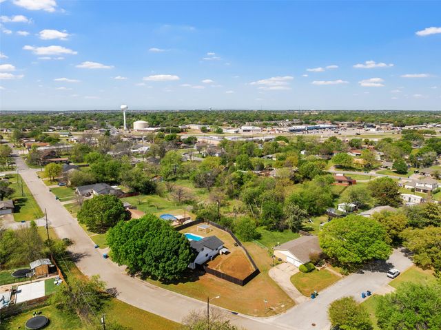 128 E Johnson Street, Hewitt, TX 76643