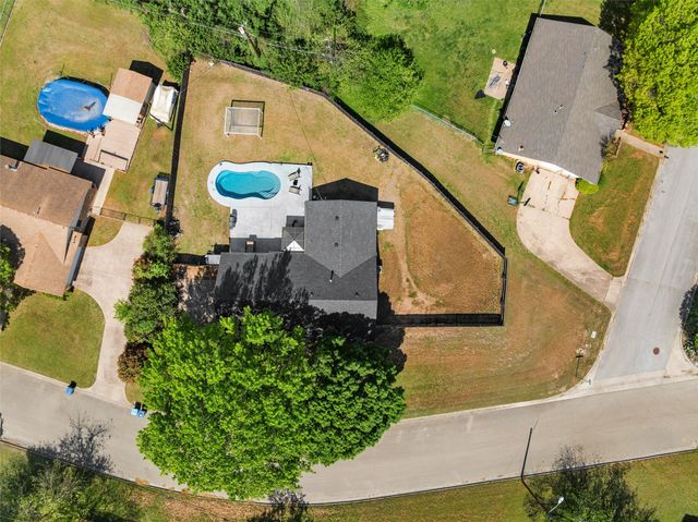 128 E Johnson Street, Hewitt, TX 76643