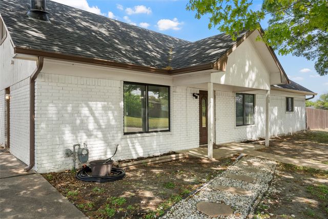 128 E Johnson Street, Hewitt, TX 76643