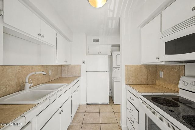 5227 N 24TH Street 201, Phoenix, AZ 85016