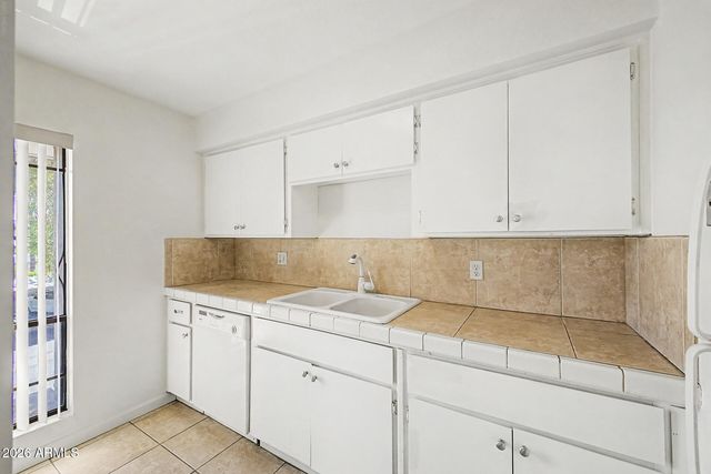 5227 N 24TH Street 201, Phoenix, AZ 85016