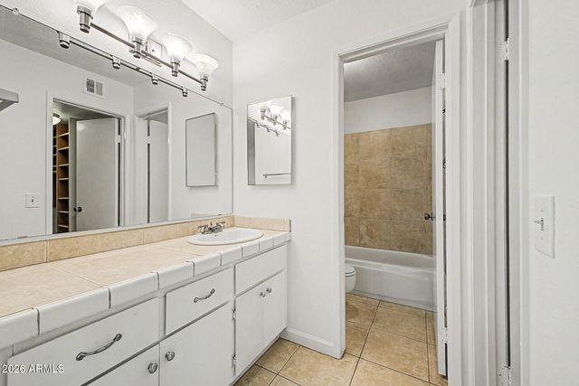 5227 N 24TH Street 201, Phoenix, AZ 85016