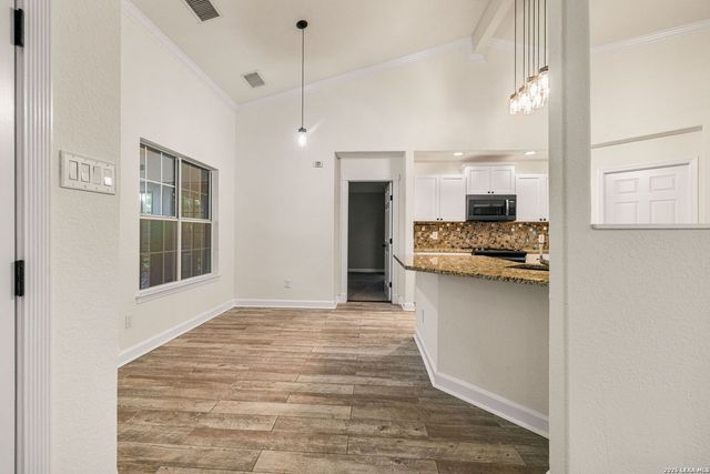 1122 Midnight, San Antonio, TX 78260