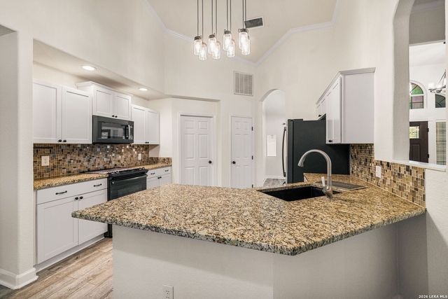 1122 Midnight, San Antonio, TX 78260