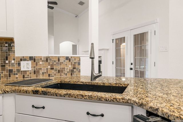 1122 Midnight, San Antonio, TX 78260