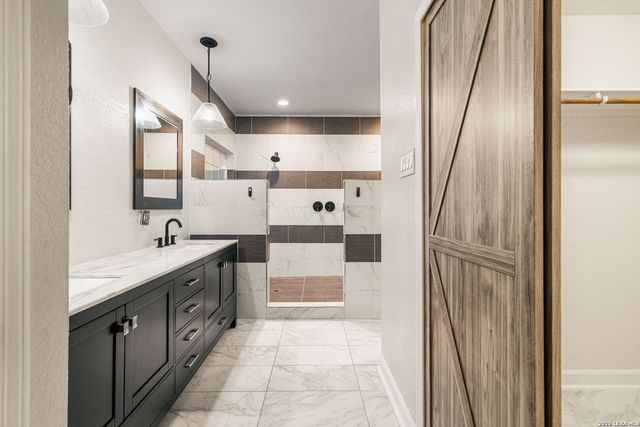 1122 Midnight, San Antonio, TX 78260