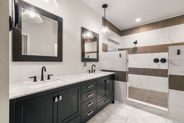 1122 Midnight, San Antonio, TX 78260
