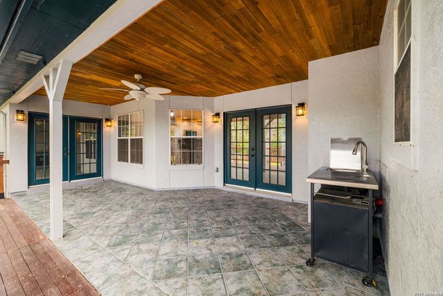 1122 Midnight, San Antonio, TX 78260