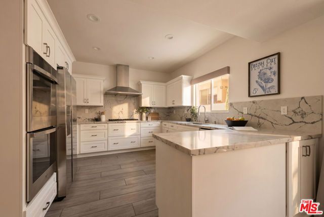11723 Mayfield Avenue 3, Los Angeles, CA 90049