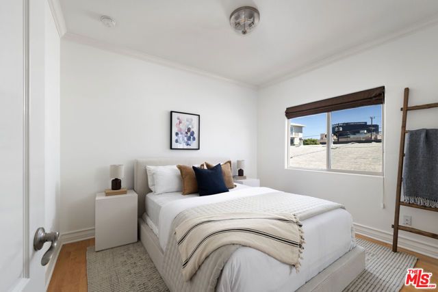 11723 Mayfield Avenue 3, Los Angeles, CA 90049