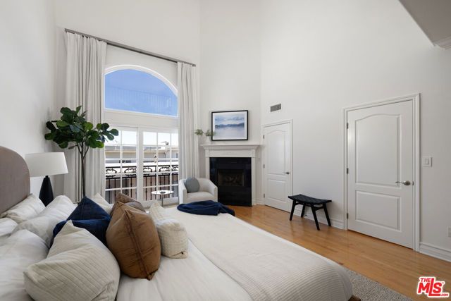 11723 Mayfield Avenue 3, Los Angeles, CA 90049
