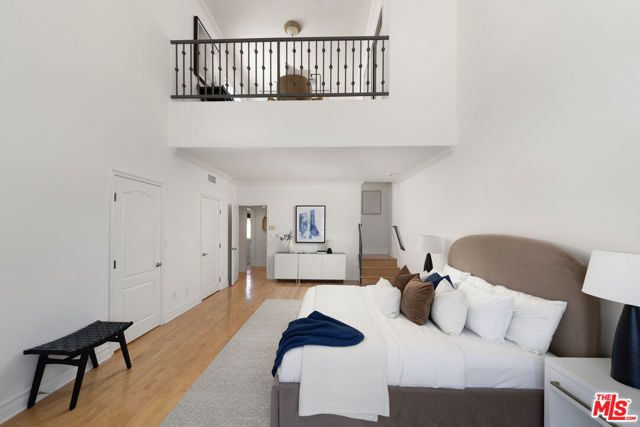 11723 Mayfield Avenue 3, Los Angeles, CA 90049