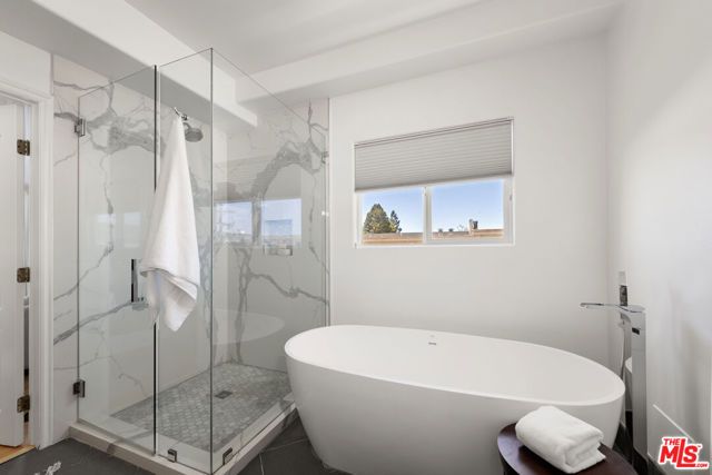 11723 Mayfield Avenue 3, Los Angeles, CA 90049