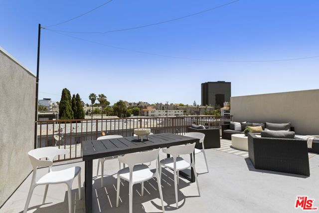 11723 Mayfield Avenue 3, Los Angeles, CA 90049