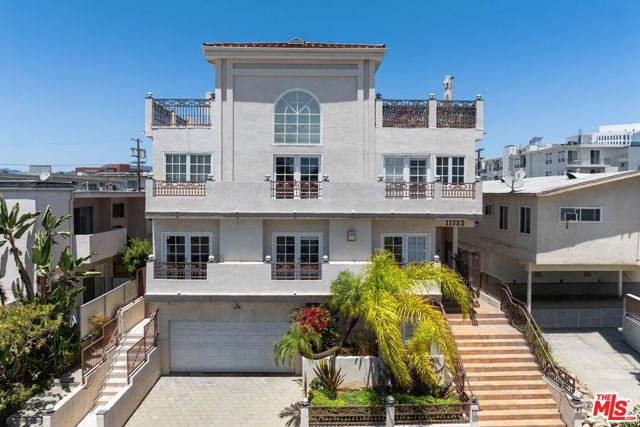 11723 Mayfield Avenue 3, Los Angeles, CA 90049
