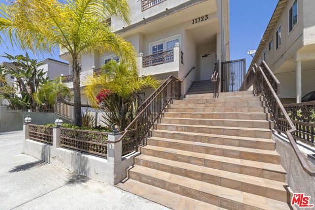 11723 Mayfield Avenue 3, Los Angeles, CA 90049