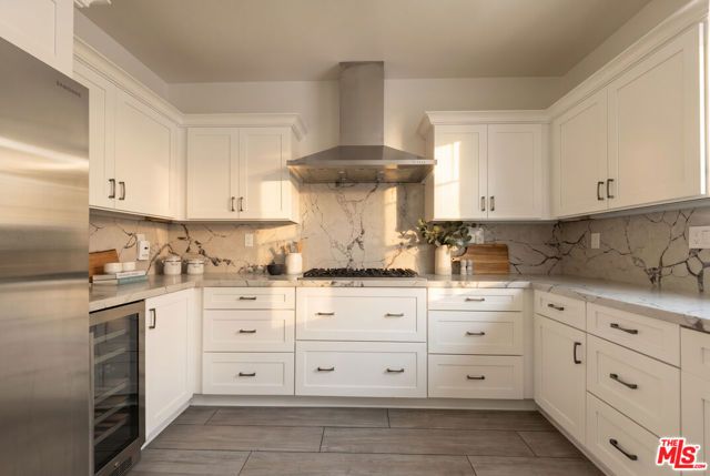 11723 Mayfield Avenue 3, Los Angeles, CA 90049