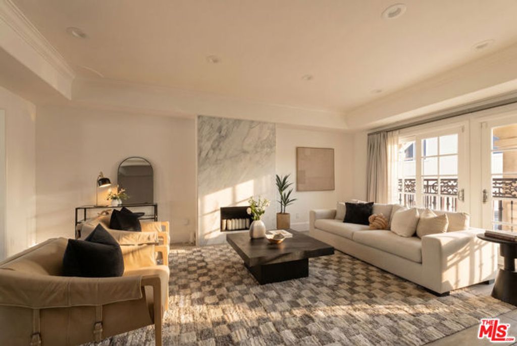 11723 Mayfield Avenue 3, Los Angeles, CA 90049