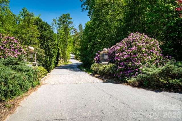 33 Bent Branch Lane, Asheville, NC 28804