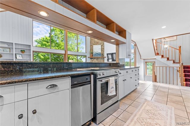 11999 Grandview Drive, Northport, AL 35475