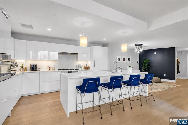 9 Ave At Port Imperial 712, West New York, NJ 07093