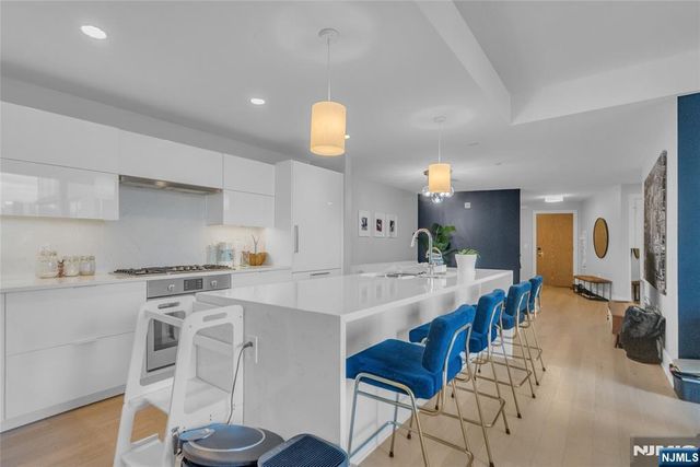 9 Ave At Port Imperial 712, West New York, NJ 07093