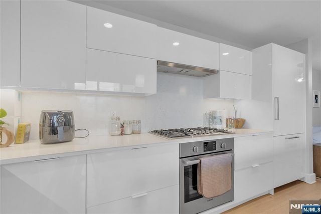 9 Ave At Port Imperial 712, West New York, NJ 07093