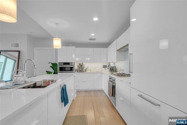 9 Ave At Port Imperial 712, West New York, NJ 07093