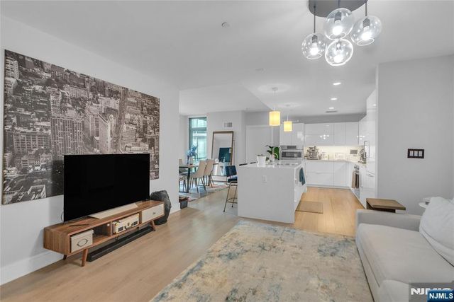 9 Ave At Port Imperial 712, West New York, NJ 07093