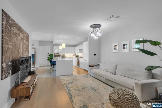 9 Ave At Port Imperial 712, West New York, NJ 07093