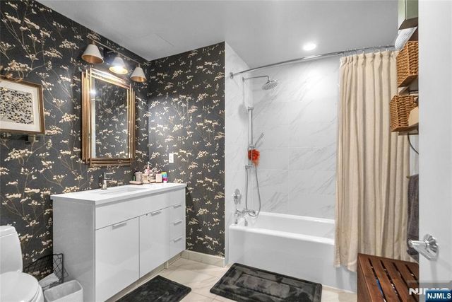 9 Ave At Port Imperial 712, West New York, NJ 07093