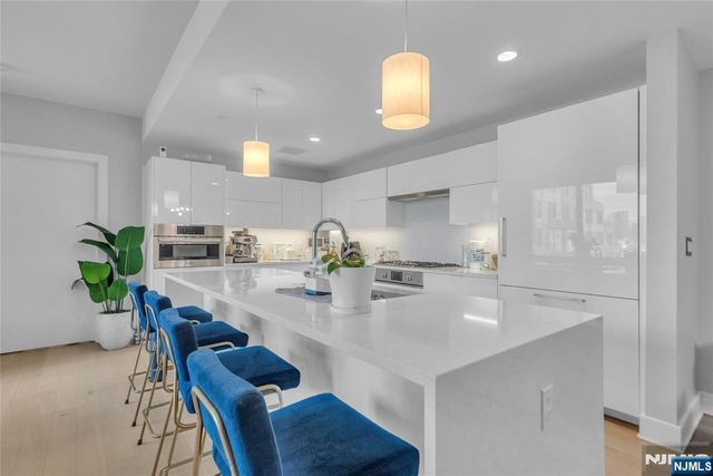 9 Ave At Port Imperial 712, West New York, NJ 07093