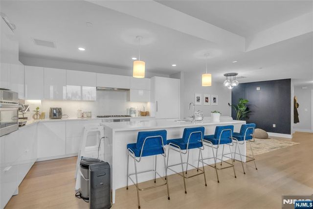 9 Ave At Port Imperial 712, West New York, NJ 07093