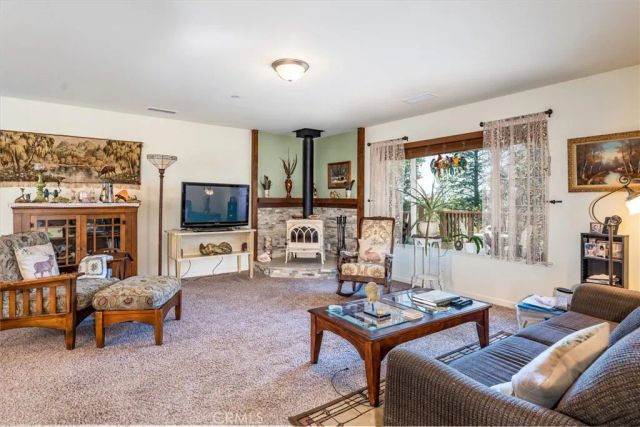 43263 E Sugar Pine Dr, Oakhurst, CA 93644