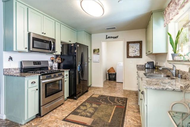43263 E Sugar Pine Dr, Oakhurst, CA 93644
