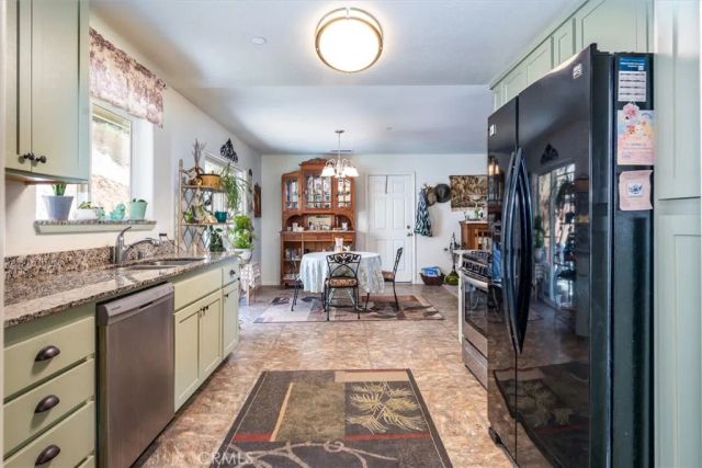 43263 E Sugar Pine Dr, Oakhurst, CA 93644