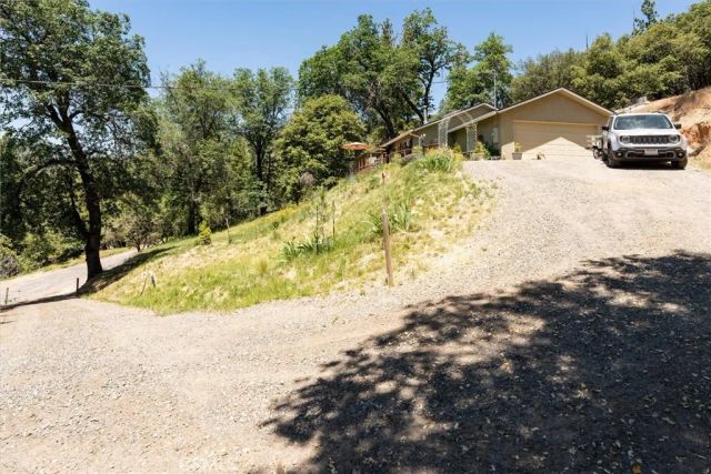 43263 E Sugar Pine Dr, Oakhurst, CA 93644