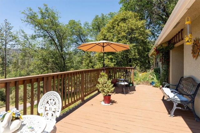 43263 E Sugar Pine Dr, Oakhurst, CA 93644