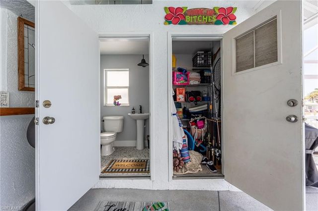 12249 Moon Shell DR, Matlacha Isles, FL 33991