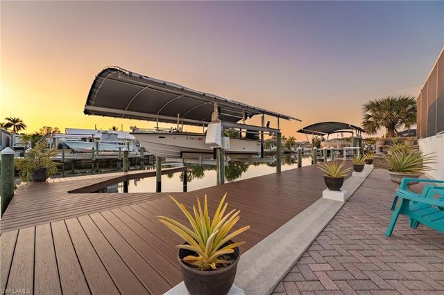 12249 Moon Shell DR, Matlacha Isles, FL 33991