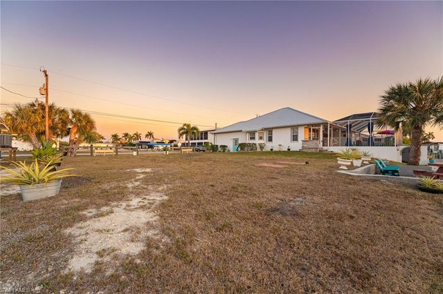 12249 Moon Shell DR, Matlacha Isles, FL 33991