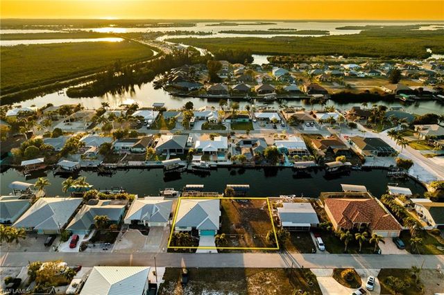 12249 Moon Shell DR, Matlacha Isles, FL 33991