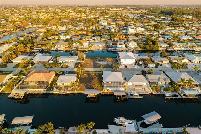 12249 Moon Shell DR, Matlacha Isles, FL 33991